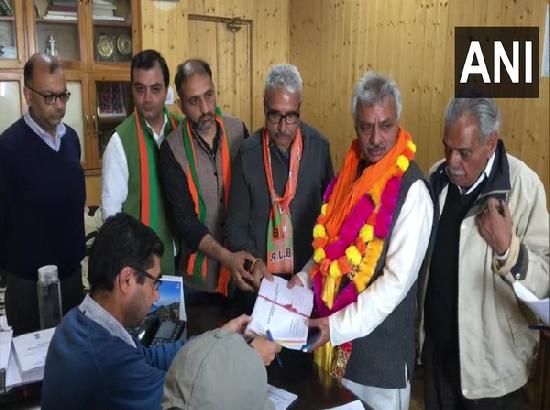 Shimla 'Chaiwala' files nomination for Himachal Assembly polls