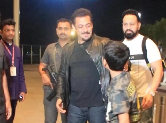 Salman Khan hugs little fan at airport in heartwarming gesture