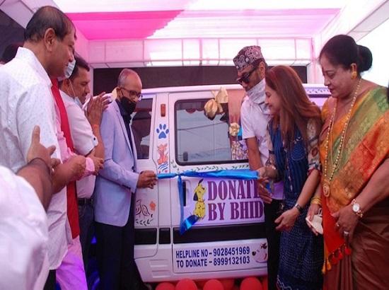 Actor Jackie Shroff donates an “Animal Care Van” to actress Ayesha Julka

