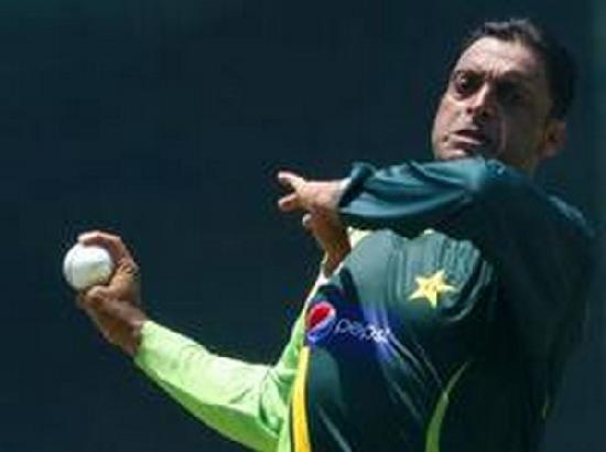 Request everyone to donate, raise funds for India and deliver oxygen tanks to them: Shoaib Akhtar