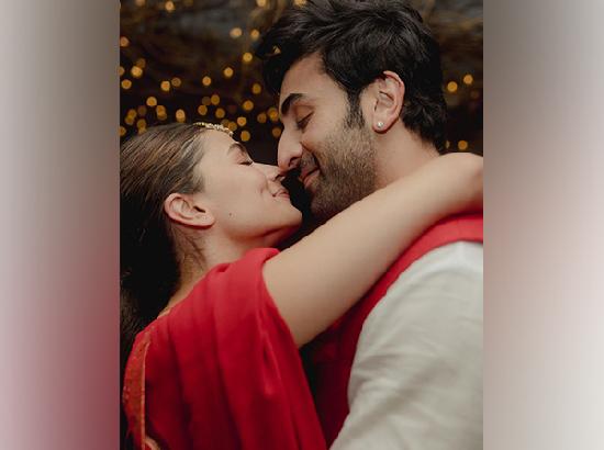 Alia Bhatt and Ranbir Kapoor announce pregnancy with special post