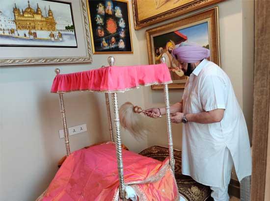 Amarinder leads Baisakhi prayers with own Ardas at 11, Thanks people for staying in 

