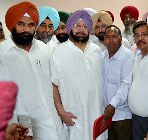 Khehra and three others stage walk out :  Amarinder says it was an informal Get-together