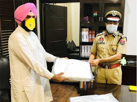 Amarjeet Singh Tikka donates 350 PPE kits to Ludhiana Police 