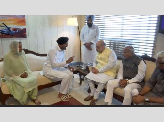 Sidhu Moosewala's family meets Amit Shah (Watch Video) 