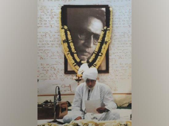Amitabh Bachchan remembers Harivansh Rai Bachchan, shares unseen picture from wedding