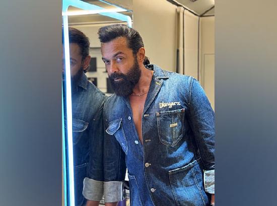 'Lagta hai main sapna dekh raha hun': Bobby Deol gets teary-eyed as audience gives big thu