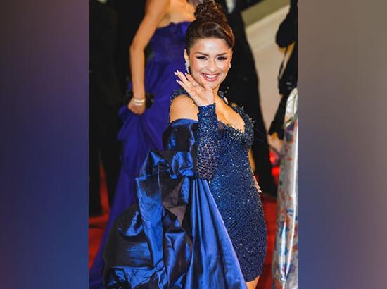 Avneet Kaur stuns at Cannes Film Festival, fans swoon over red carpet gesture