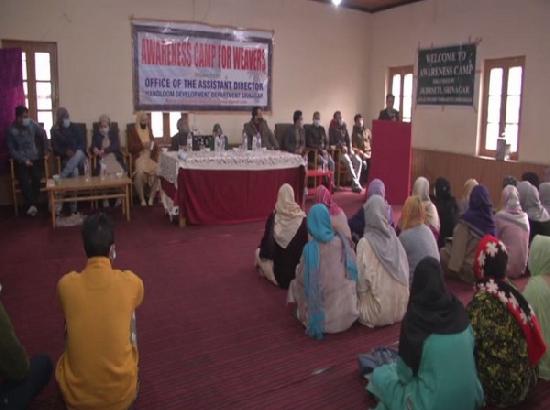 Govt organizes awareness camp for handloom weavers in Srinagar