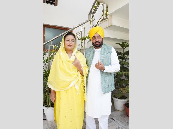 CM Mann, his wife cast vote in Sangrur, appeal to people to 