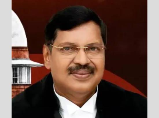 Big Breaking: Attempt made to throw shoe at Chief Justice of India