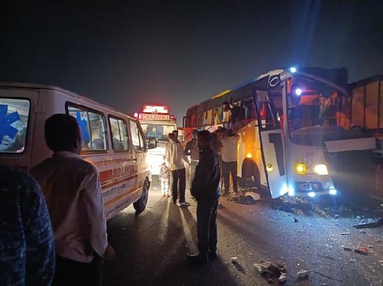 Maharashtra: 4 dead, 15 injured as bus rams into truck on Pune-Solapur highway