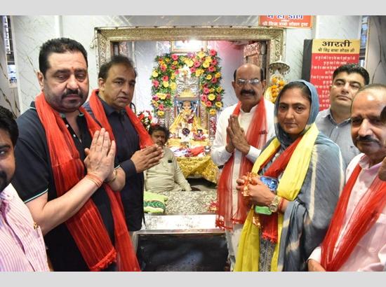 Minister Mohinder Bhagat pays obeisance at Sri Sidh Baba Sodal temple during Sodal Mela