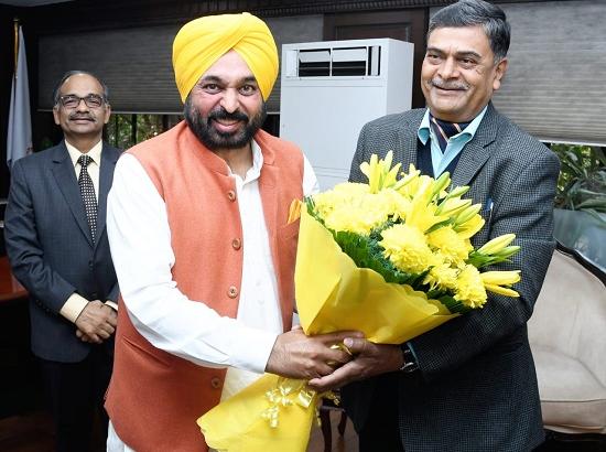 Bhagwant Mann urges RK Singh to allow 100% supply of coal to state via direct rail mode instead of RSR