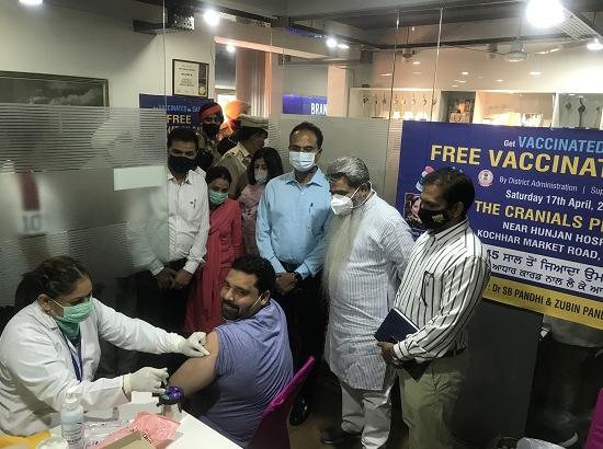Bharat Bhushan Ashu inaugurates COVID vaccination camp