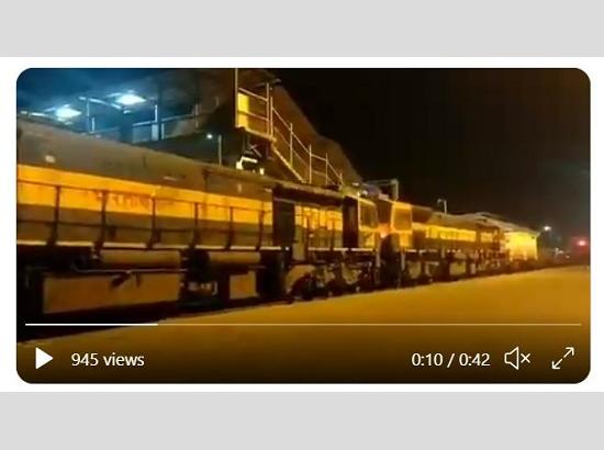 Punjab’s first Oxygen Express on way to Bokaro to lift 40 MT LMO ( Watch Video) 