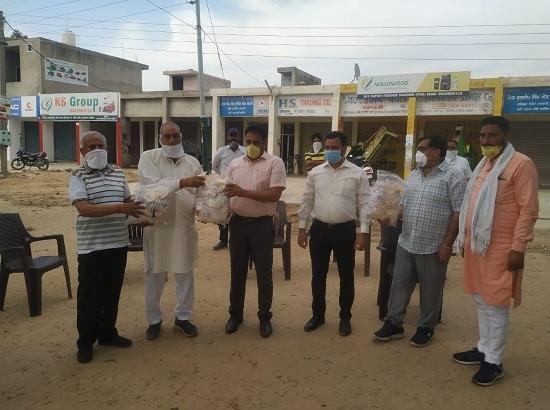 Brahman Sabha donates 5000 masks to SDM for distribution
