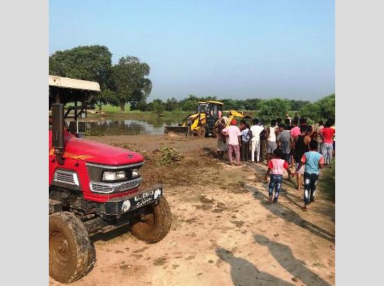 Breach in Bharwai-Bikaner Gang Canal near village Luthar plugged