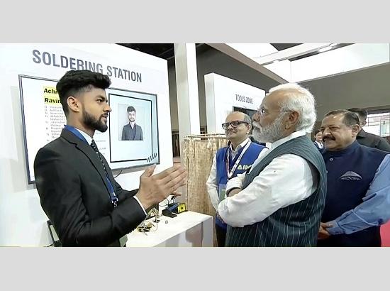 Ravinder Bishnoi from CGC Landran exhibits Startup at National Technology Week, interacts with PM Modi