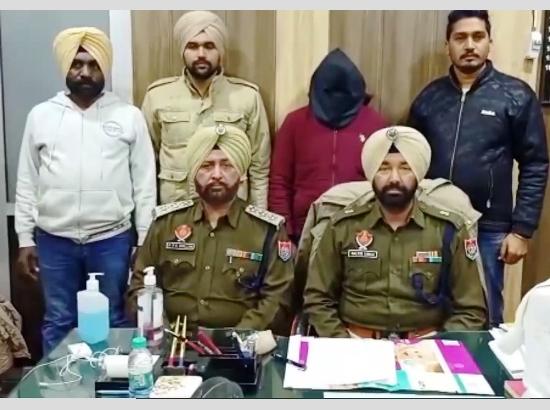 One drug smuggler nabbed with heroin and mobile  with 10 Pak numbers