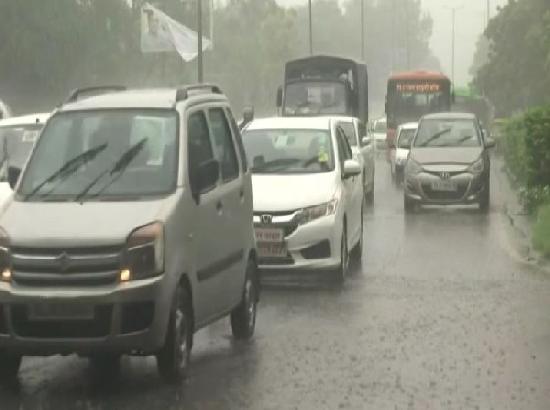 Heavy rain lashes parts of Delhi