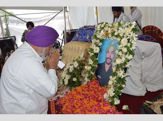 Minister Chetan Singh Jauramajra pays tributes to Martyr Pardeep Singh 