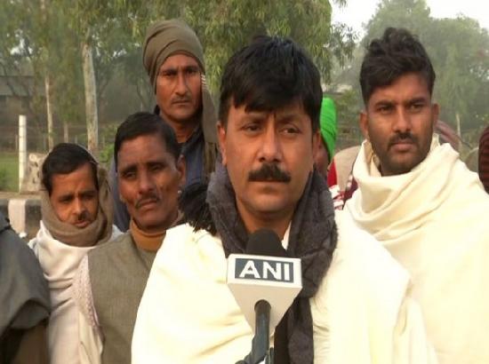 Farmer protests continue at Delhi-Noida Border braving cold weather conditions