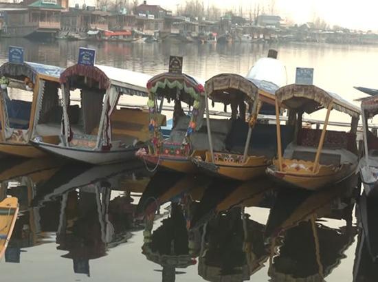 J-K: Cold wave continues as Srinagar records minimum temperature of 2.0 degrees Celsius on Tuesday