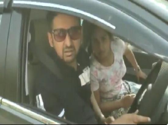 Delhi couple, stopped for not wearing mask inside car, misbehaves with cops (Watch video)
