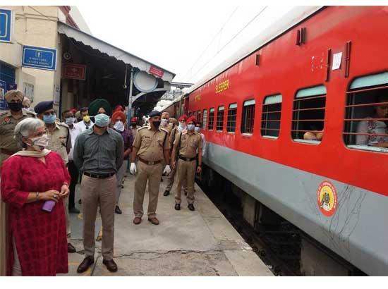 930 Manipur Residents from all over State & others chugs for home on Shramik Express
