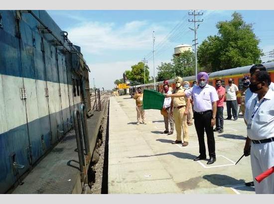 Two Shramik trains from Ferozepur ferried 2396 migrant laborers to Utter Pradesh