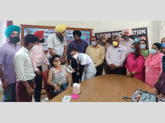 Divisional Commissioner appreciates initiative of Patiala Association of Deaf to organize COVID Vaccination Camp