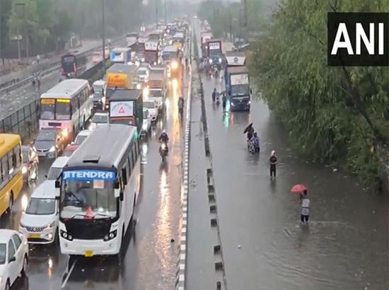 Delhi: Traffic congestion, trees uprooted; vehicles break down as heavy rains cause waterlogging