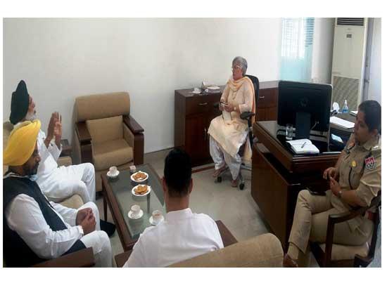 Dr. Amar Singh MP holds review meeting with DC & SSP offers all help from MP Land fund