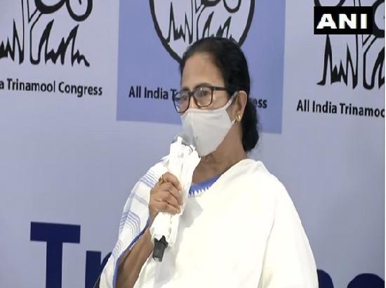 Farmers suffering due to Centre's indifference, alleges Mamata