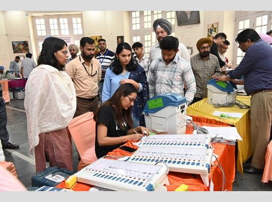 Ludhiana: DEO Sakshi Sawhney inspects commissioning of EVMs