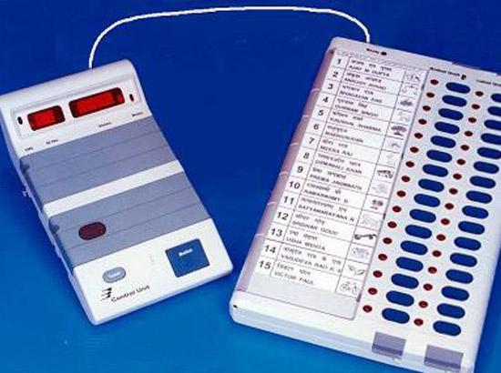 Congress urges EC to look into EVM glitches in Gujarat