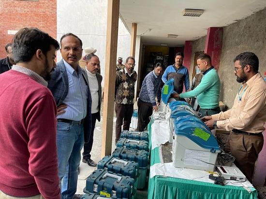 Ludhiana: DEO-cum-DC inspects EVM & VVPAT preparation work