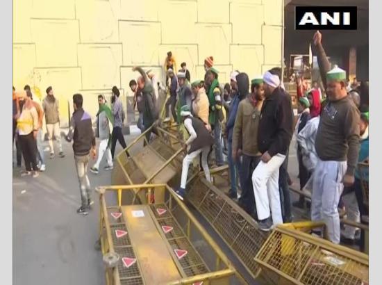 Farmers continue protests at Ghazipur-Ghaziabad border