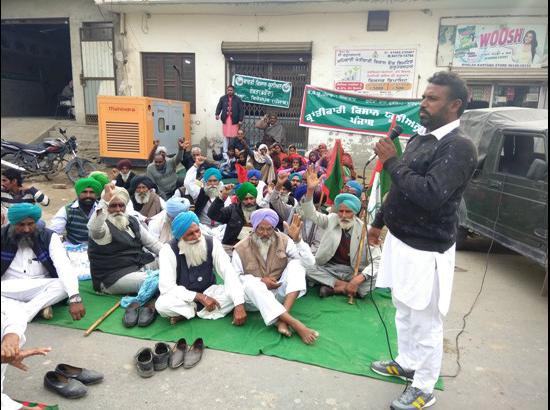Farmers lock up bank officials to protest arrest of loan defaulters