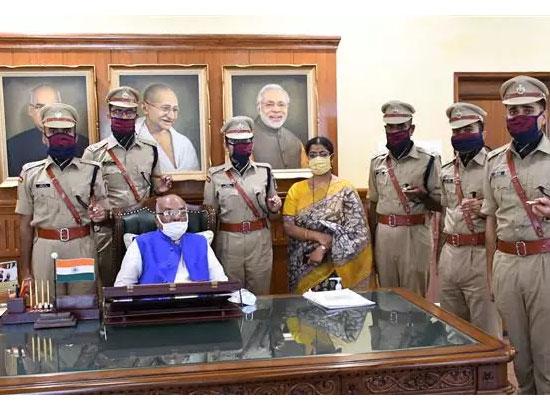  Governor Haryana advises trainee IPS officers to work with dedication and hard work