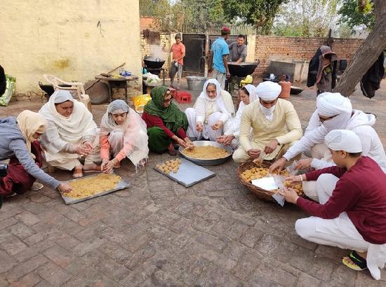 Ludhiana village prepares sweets, namkeen for protesting farmers at Delhi borders