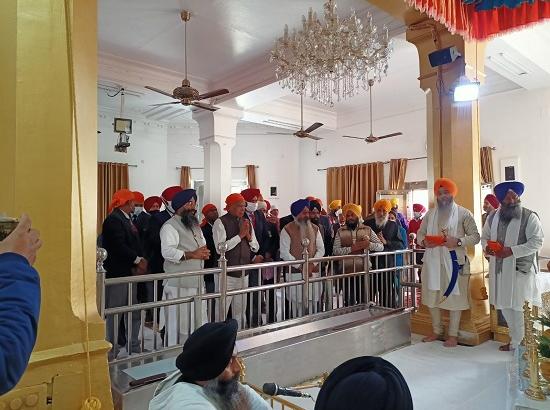 Governor Punjab pays obeisance at Takht Sri Kesgarh Sahib
