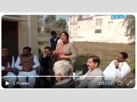 Distribute liquor among protesting farmers, Congress leader caught asking party workers (Watch video)