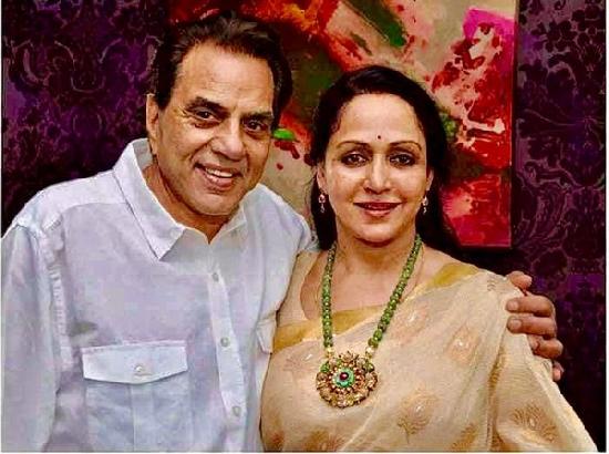 Hema Malini celebrates 42nd anniversary with adorable note on Dharmendra's return