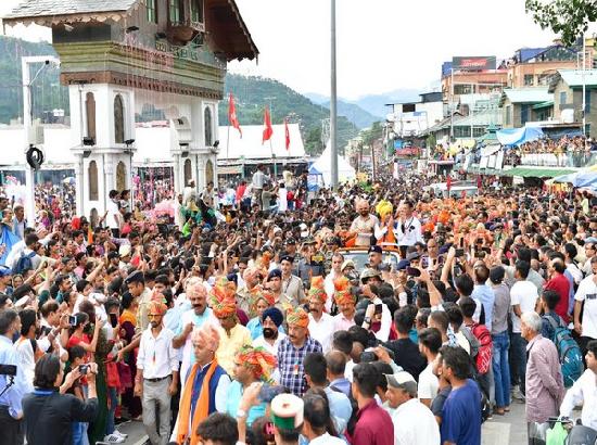 Himachal CM presides over cultural night of Minjar fair