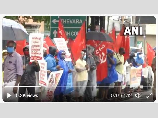 Watch: Protestors form human chain to support Bharat Bandh