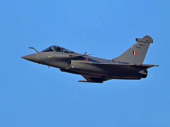 IAF demonstrates Rafale, Jaguar, Mirage flypast and landing on Ganga Expressway airstrip