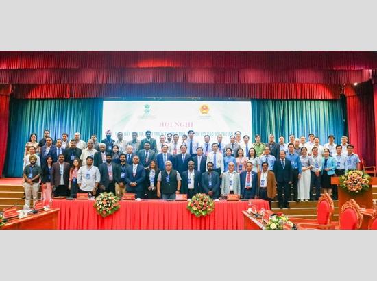 IKGPTU team participates in international conference held in Vietnam