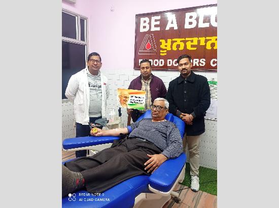 Former Civil Surgeon makes  102nd blood donation to commemorate  Martyrdom day of Mahatma Gandhi
